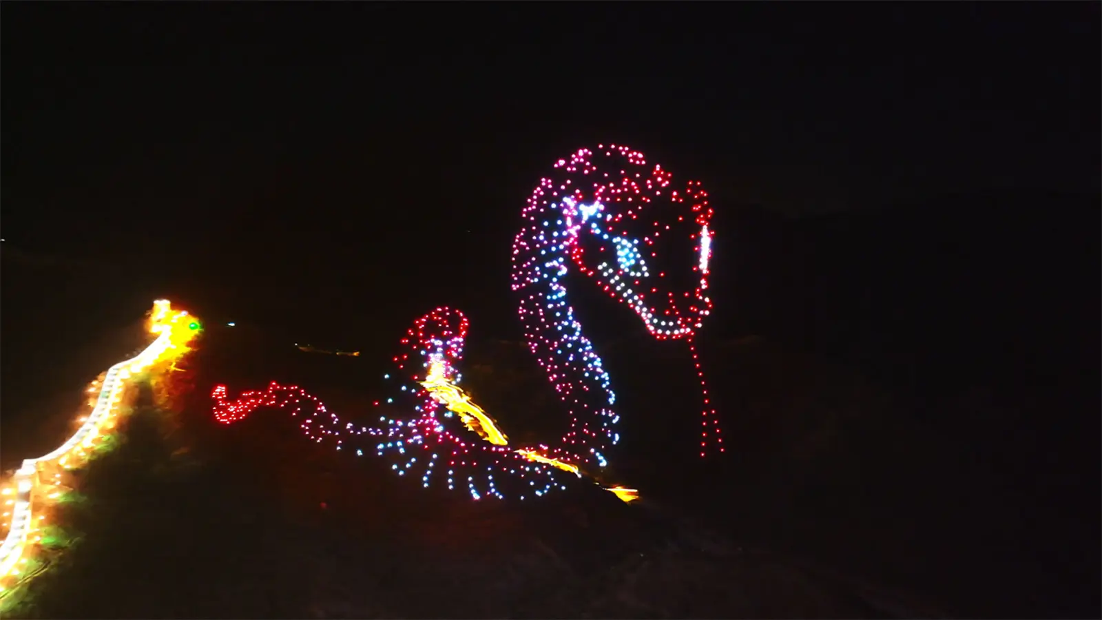 During the New Year of 2025, EFYI presented a visual feast to the Badaling Great Wall at night with a light show of a thousand drones