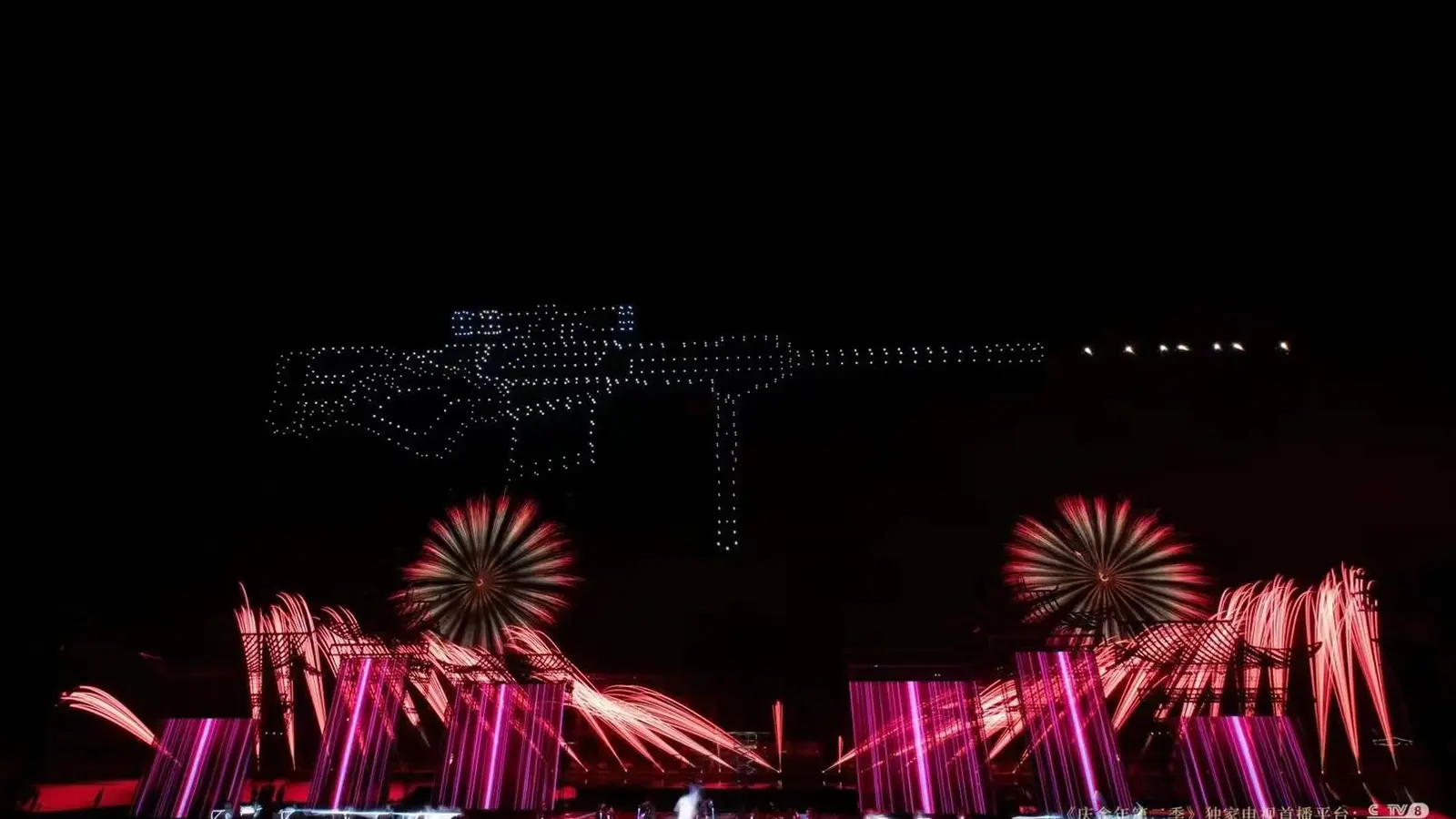 Surreal Live-Plot Drone Light Show Leaves Crowds Spellbound (1)