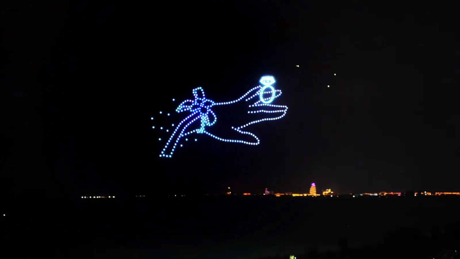 Luminous Love Confession Drone Light Show Performs Romantic Wedding Moments (2)