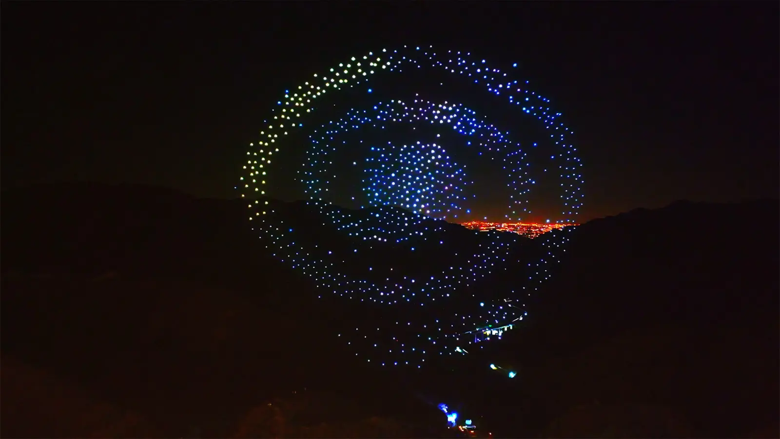 During the New Year of 2025, EFYI presented a visual feast to the Badaling Great Wall at night with a light show of a thousand drones