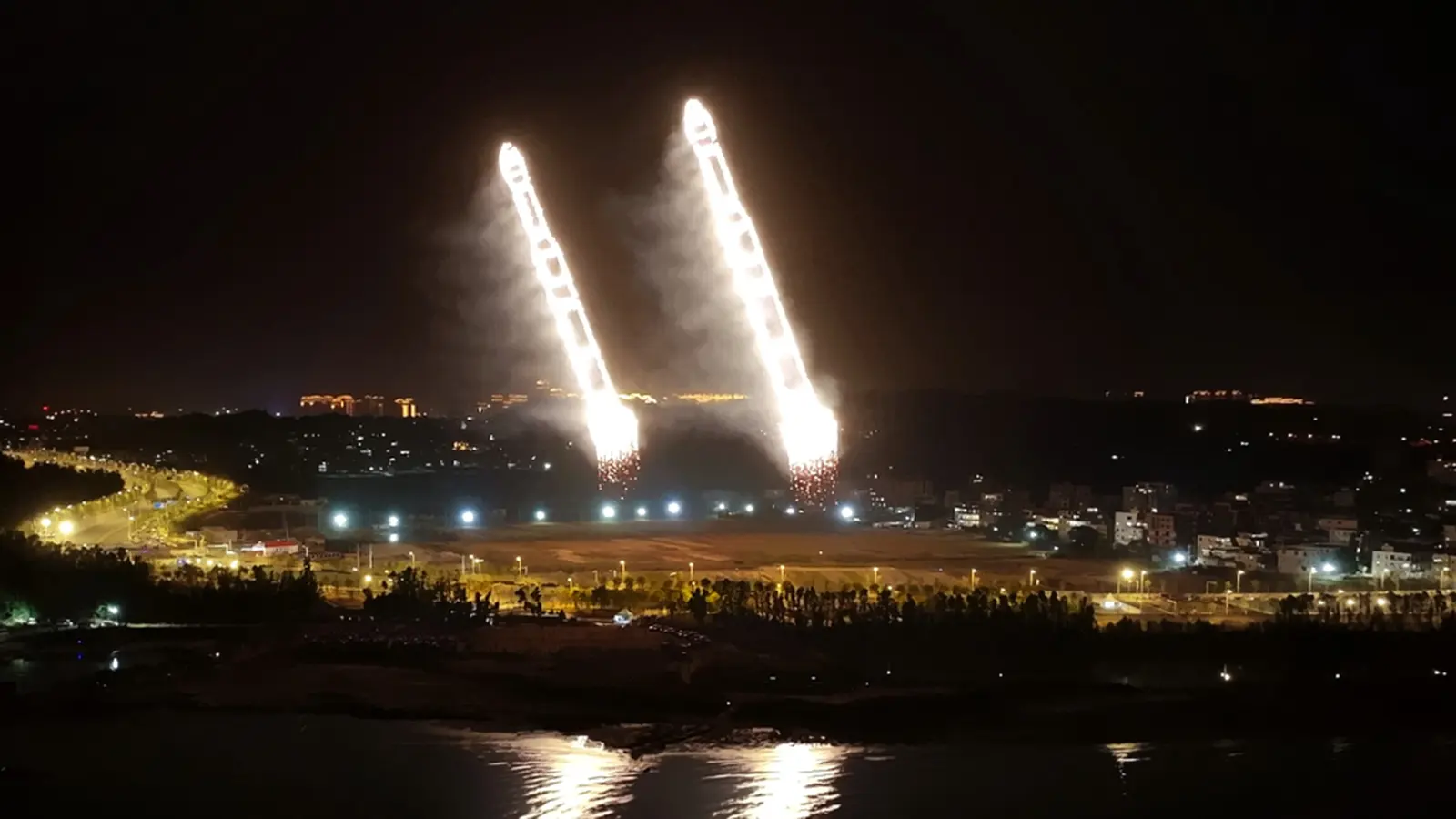 Remote Cross-sea Heterogeneous Drone Light and Fireworks Show (2)