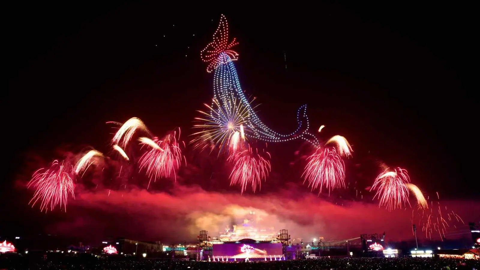 2025 Tianjin Aircraft Carrier Theme Park New Year's Day Drone Fireworks Show (4)